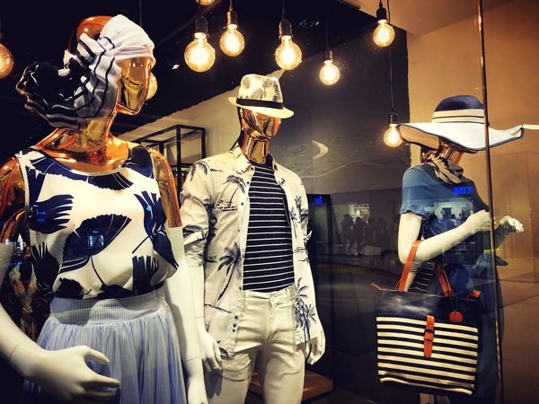Mannequins vitrine : mettre en avant vos créations mode efficacement