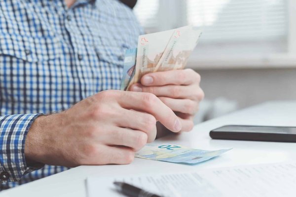 Combien font 2400 euros net en brut ?