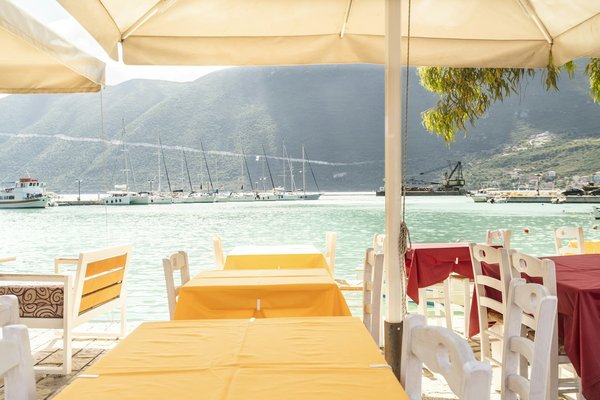 Hôtel, restaurant, responsables d'événements : quelle forme de parasol professionnel devez-vous choisir ?