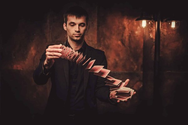 Spectacle de magie : une idée originale pour animer une soirée d'entreprise à Bordeaux