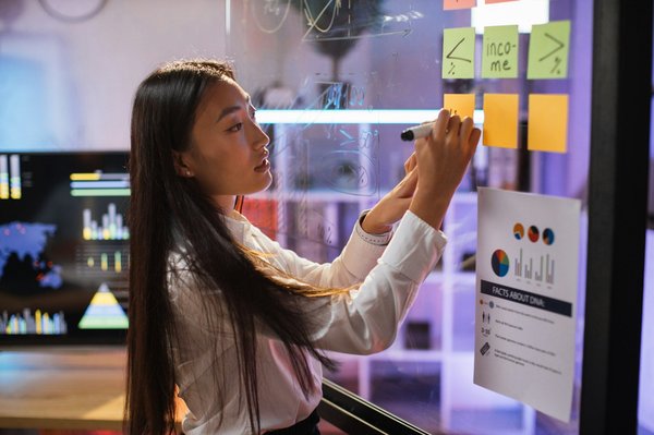 Autocollants : une meilleure option pour promouvoir votre commerce et accroître vos ventes